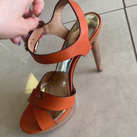 Vintage coach sandals. Brand new, Never worn, size 7, Papaya color. - Picture 7 of 7